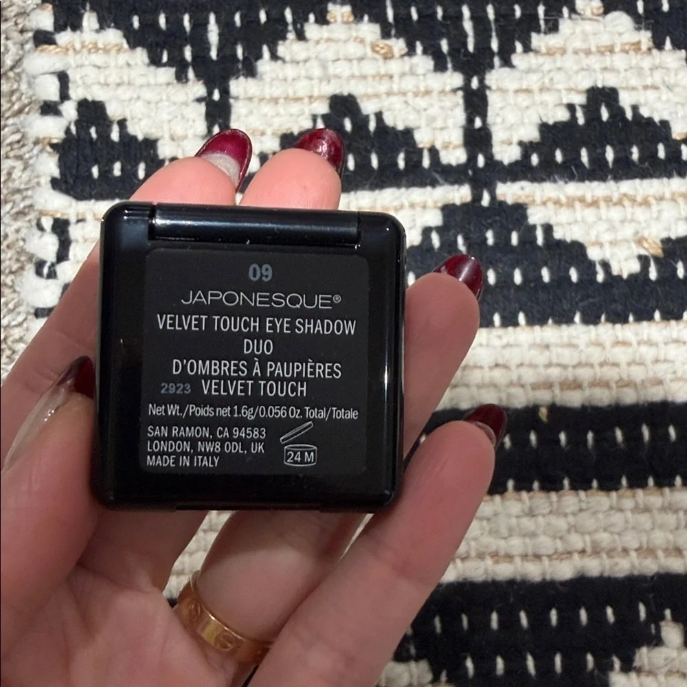 Japonesque Velvet Touch Eye Shadow Duo